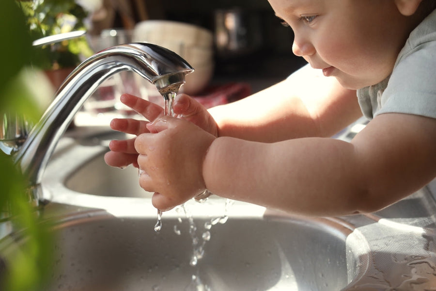 Leitungswasser für Babys: Ist es sicher?